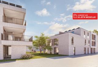<p><span>LAATSTE DAKAPPARTEMENT GEBOUW A</span></p><p><span>Welkom in Spoortuin, een kleinschalig en kwalitatief woonproject waar wonen meer betekent dan enkel thuiskomen. Hier woon je in een rustige, groene omgeving, zonder in te boeten aan de voordelen van het dorpscentrum.</span></p><p><span>De twee hedendaagse gebouwen zijn ingeplant rond een ruime gemeenschappelijke binnentuin, die een oase van rust vormt voor bewoners en bezoekers. Grote raampartijen en royale terrassen zorgen ervoor dat binnen en buiten naadloos in elkaar overvloeien en creëren een aangename, lichtrijke woonbeleving.</span></p><p><span>Spoortuin werd ontworpen met het oog op de toekomst. Elk appartement voldoet aan de BEN-normen en beschikt over vloerverwarming en passieve koeling via een collectief warmtepompsysteem, aangevuld met zonnepanelen en hoogwaardige isolatie. Zo geniet u niet alleen van optimaal wooncomfort, maar ook van een bijzonder laag energieverbruik. </span></p><p><span>Dankzij de centrale ligging bevindt u zich op enkele minuten van winkels, scholen, horeca en het station van Puurs. Bovendien zorgen de vlotte verbindingen naar Antwerpen, Brussel en Sint-Niklaas ervoor dat Spoortuin de ideale uitvalsbasis vormt voor wie rustig wil wonen en toch overal dichtbij wil zijn.</span></p><p><span> </span></p><p><span> </span></p>
