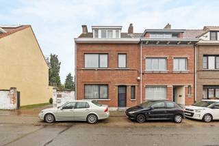 LiggingDeze halfopen woning bevindt zich aan de Ivan Maquinaylei 49 in Deurne (2100), in een rustige en groene woonomgeving. De ligging biedt een...