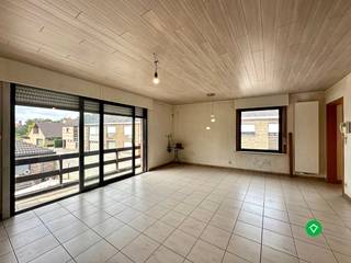 Dit ruime duplexappartement bevindt zich op een rustige locatie, vlakbij het centrum van Roeselare en diverse voorzieningen.Het appartement maakt...