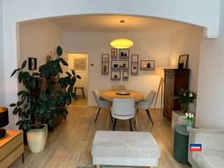 <h3><span>ANTWERPEN | INSTAPKLAAR APPARTEMENT MET 1 SLAAPKAMER EN RUIME PRIVATE TUIN</span></h3><p><span>Op zoek naar een instapklaar appartement met een uitzonderlijk ruime buitenruimte? Dit gelijkvloerse 1-slaapkamerappartement combineert een aangename woonindeling met een ruime private tuin van ca. 95 m² en bevindt zich in een kleinschalig en verzorgd gebouw bestaande uit slechts drie appartementen.</span></p><p><span>Indeling als volgt:</span></p><p><span>○ Inkomhal die toegang biedt tot de verschillende ruimtes<br />○ Ruime en lichtrijke woonkamer met plaats voor een gezellige zit- en eethoek<br />○ Geïnstalleerde keuken met rechtstreekse toegang tot het terras en de private tuin<br />○ Badkamer voorzien van douche, lavabomeubel en toilet<br />○ Ruime slaapkamer aan de rustige achterzijde met zicht op de tuin</span></p><p><span>Extra troeven:</span><span><br /><br />○ Ruime noordwest-georiënteerde private tuin van ca. 95 m²<br />○ Twee ruime kelderbergingen met mogelijkheid tot aansluiting van een wasmachine<br />○ Kleinschalig gebouw met slechts 3 appartementen<br />○ Individuele verwarming op gas via hoogrendementsketel<br />○ Elektriciteit conform<br />○ Dak geïsoleerd conform de norm 2020<br />○ Lage gemeenschappelijke kosten<br />○ EPC-label D</span></p><p><span>Ligging:</span></p><p><span>Het appartement geniet van een gunstige ligging in een rustige woonomgeving in Antwerpen (2020). Dankzij de nabijheid van de A12 en belangrijke verbindingswegen zijn zowel het centrum van Antwerpen als de omliggende gemeenten vlot bereikbaar. Ook met het openbaar vervoer is de locatie goed ontsloten, met verschillende bus- en tramverbindingen op wandelafstand. Winkels, scholen en andere dagelijkse voorzieningen bevinden zich in de nabije omgeving, terwijl ook groene zones en recreatiemogelijkheden vlot bereikbaar zijn.</span></p><p><span>Een ideaal appartement voor wie comfortabel wil wonen en wil genieten van een uitzonderlijk ruime private tuin.<br /><br />Interesse? Contacteer ons vandaag nog en plan uw bezoek!</span></p>
