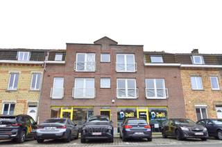Dit appartement is ideaal voor wie een vlotte bereikbaarheid belangrijk is. Gelegen pal aan het station van Bissegem, geniet je van een...