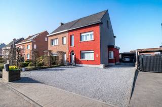 Welkom in deze charmante halfopen woning met tuin en carport. Een plek waar ruimte, comfort en een doordachte indeling samen zorgen voor een...