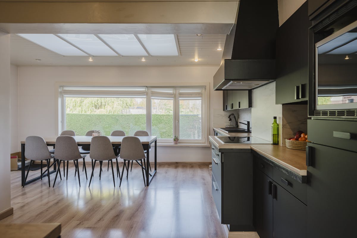 Halfopen gezinswoning met 3 slaapkamers nabij centrum Kortrijk - foto 4