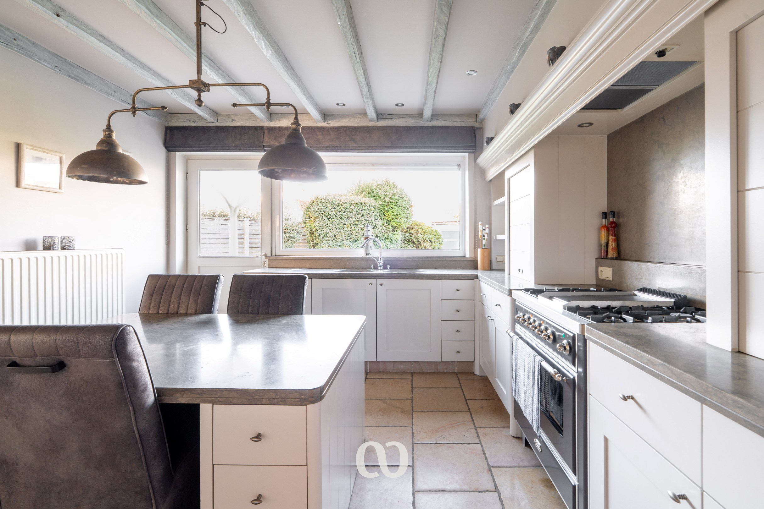 Instapklare gezinswoning met 4 slaapkamers en tuin - foto 4