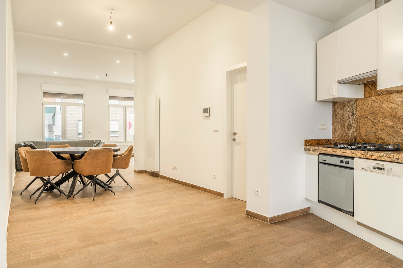 Ruime gezinswoning met 4 slaapkamers en stadstuin in Burcht! - photo 5