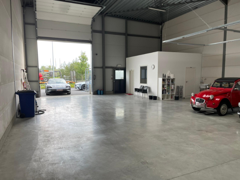 Zeer centraal gelegen KMO-UNIT 190m2 met magazijn, bureau en 2 autostaanplaatsen - foto 3