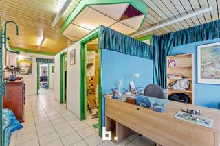 Deze uiterst centraal gelegen woning met commerciële mogelijkheden bevindt zich op wandelafstand van het stadscentrum, in een straat met...