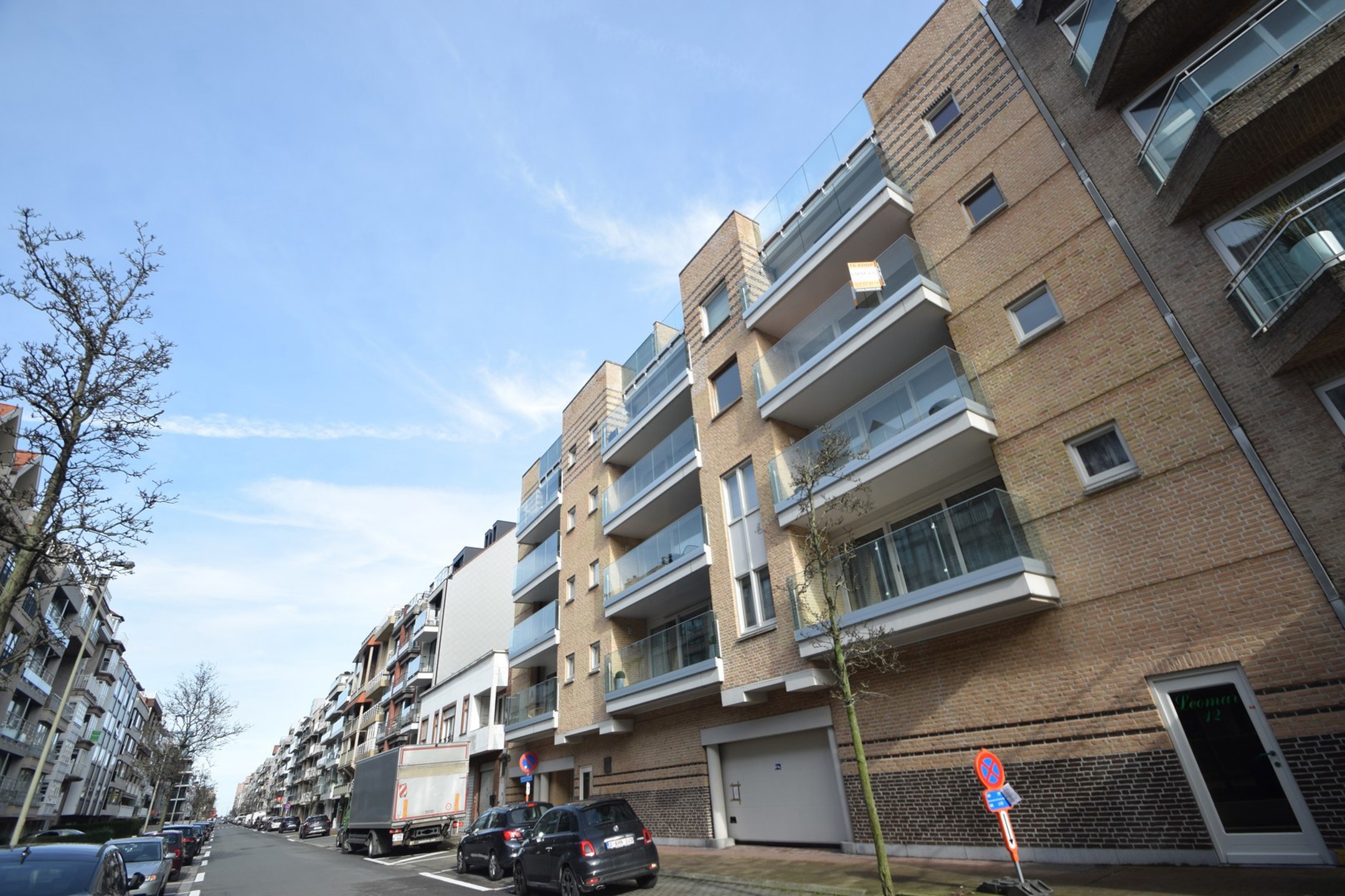Parkeerplaats goed gelegen in de Leopoldlaan, in het centrum van Knokke. - foto 1