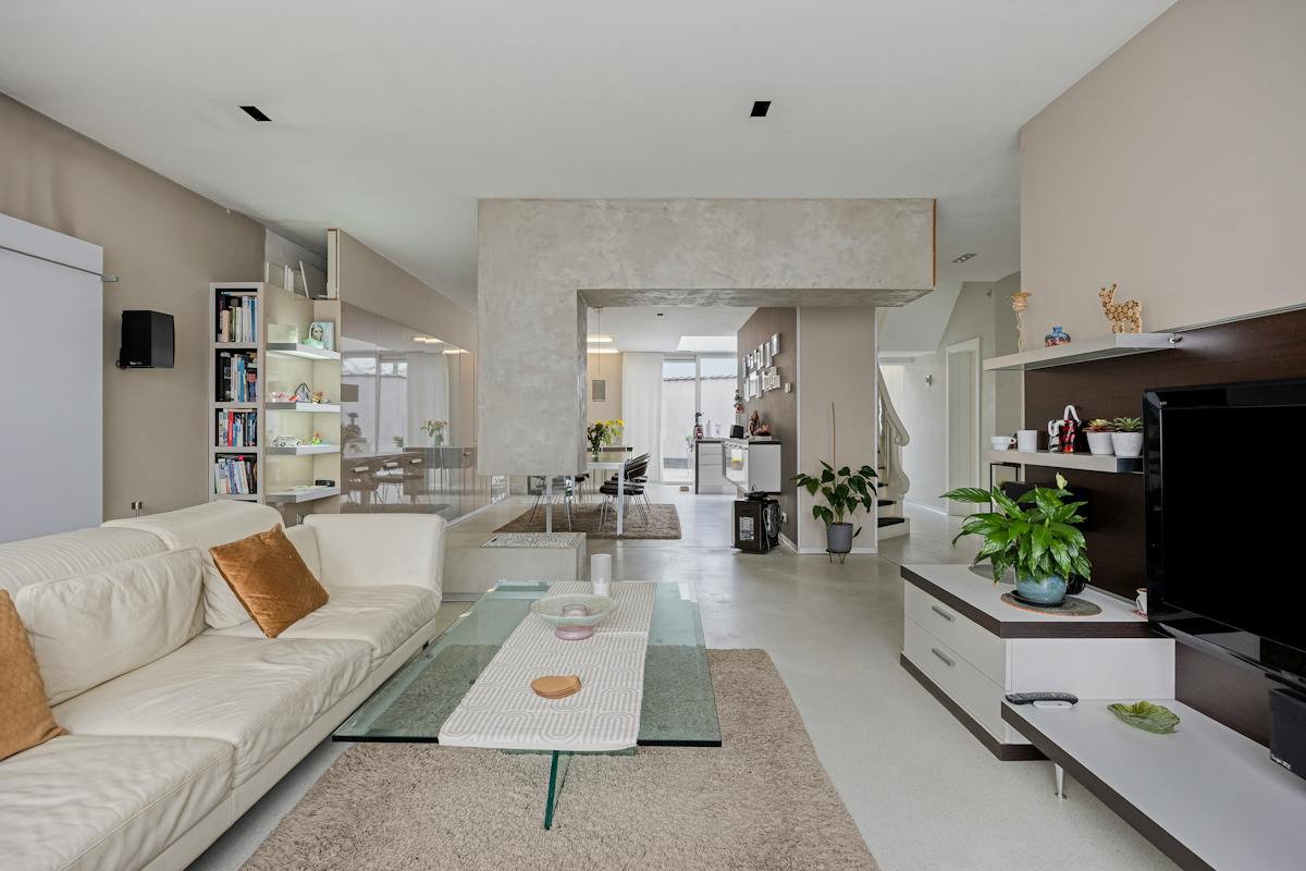 Veelzijdig eigendom met ruime woning, handelspand en magazijn - foto 4