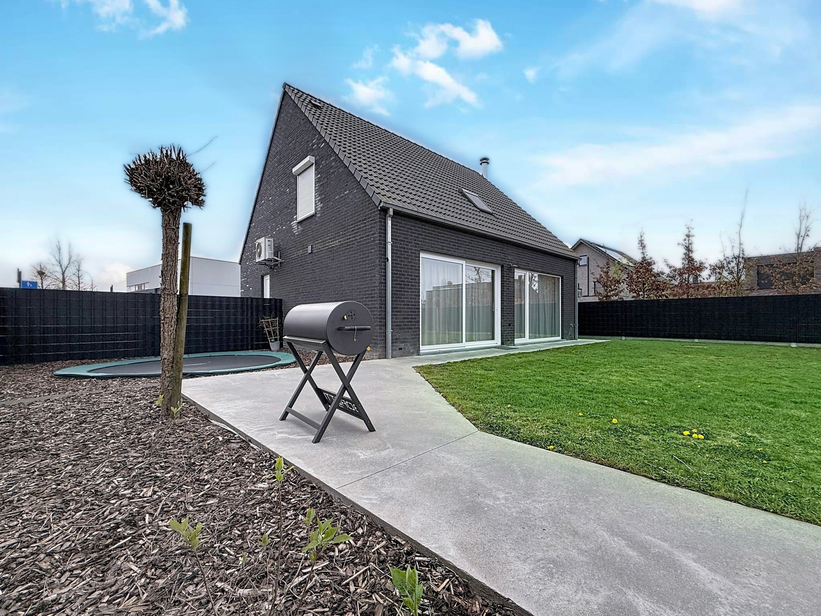 Instapklare woning op 741m² met 4 slaapkamers en bureel - foto 2