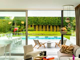 In de wijk Prins van Oranje, een eigentijdse villa ontworpen door architect Bruno Erpicum in 2015 en ingericht door binnenhuisarchitect...