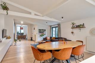 ✨ Instapklare & volledig gerenoveerde woning te Hasselt – Singelbeekstraat ✨Welkom in deze hartverwarmende, tot in de puntjes vernieuwde gezinswoning...