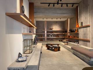 Dit uniek handelspand (60m²) ingericht door één van de meest exclusieve Vlaamse architecten "Glenn Sestig" en wordt exclusief door ons verhuurd...