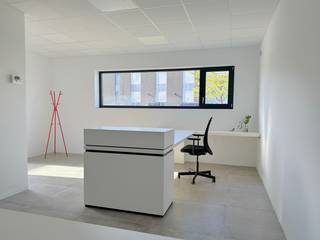 Deze instapklare kantoorruimte is uitstekend gelegen in het bedrijventerrein “De Ring” te Brecht, een zone voor ambachtelijke bedrijven en KMO’s...