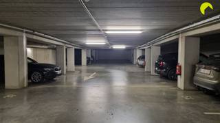 Centraal gelegen, in het project Midden in Boechout, wordt deze autostaanplaats te koop aangeboden.De parking is onmiddellijk beschikbaar. * Gelegen...
