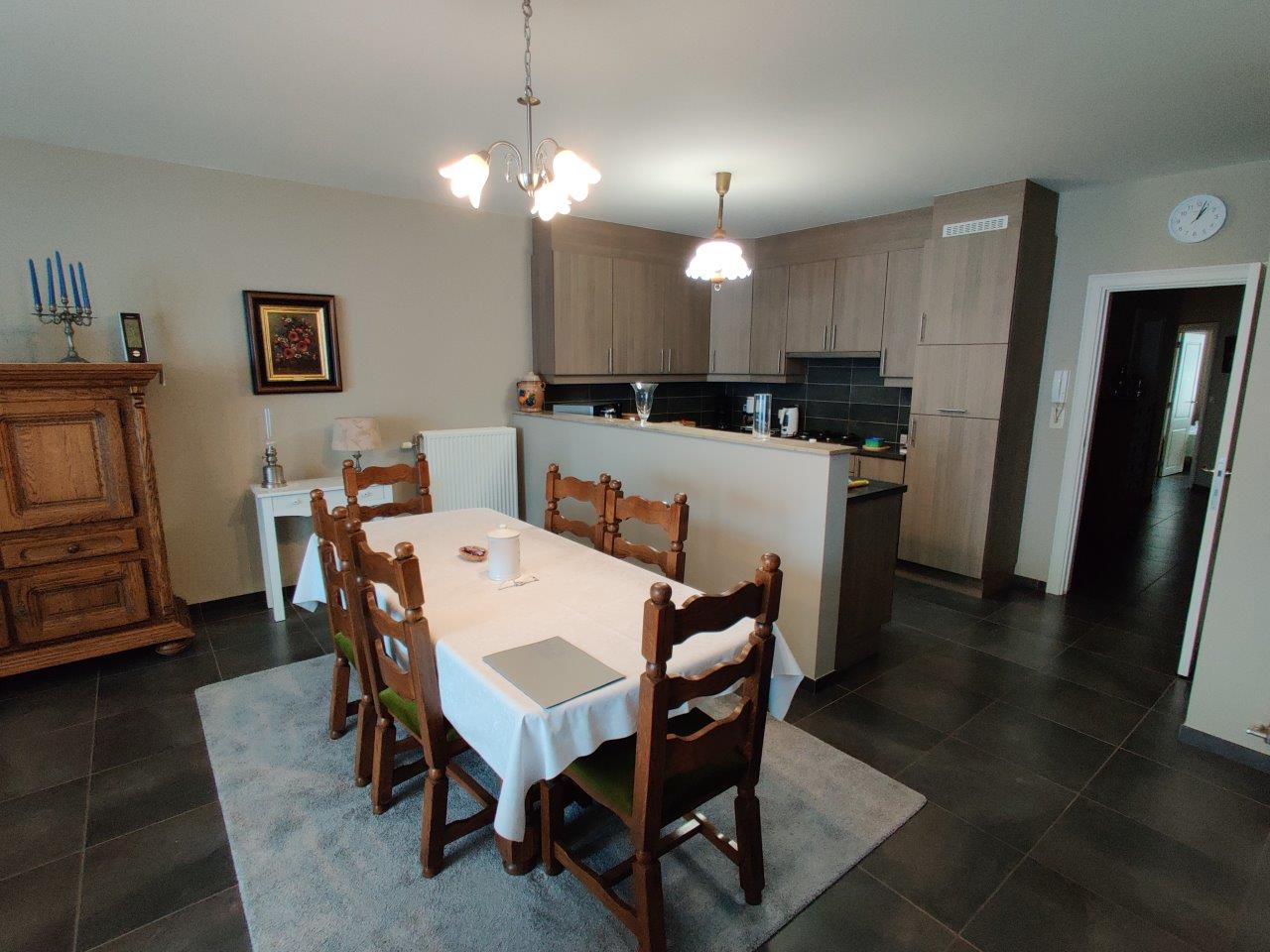 Ruim gelijkvloersappartement met 2 slaapkamers - foto 3