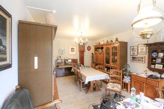 Op zoek naar een vastgoedbelegging met zeker rendement of een investering voor je eigen toekomst?Verhuurde assistentiewoning te koop in residentie "Berkenhof" te Assebroek, het appartement werd reeds grondig opgefrist (keuken en badkamer). Een comfortabele flat in het groen, veiligheid en nabijheid van zorg en allesaanwezig voor een zorgeloos verblijf (hoteldiensten, kapper, pedicure, kiné wassalon, ,..... Naast een volledige bijstand en vriendelijke service zijn erook wekelijk activiteiten, een dagelijks koffiemoment, uitstappen,.....De assistentiewoning is verhuurd en biedt een zeker rendement én vrijstelling van onroerende voorheffing!Meer informatie over het rendement of een investering in zekere zorg voor uw toekomst? Contacteer ons.Richtprijs 140 000€