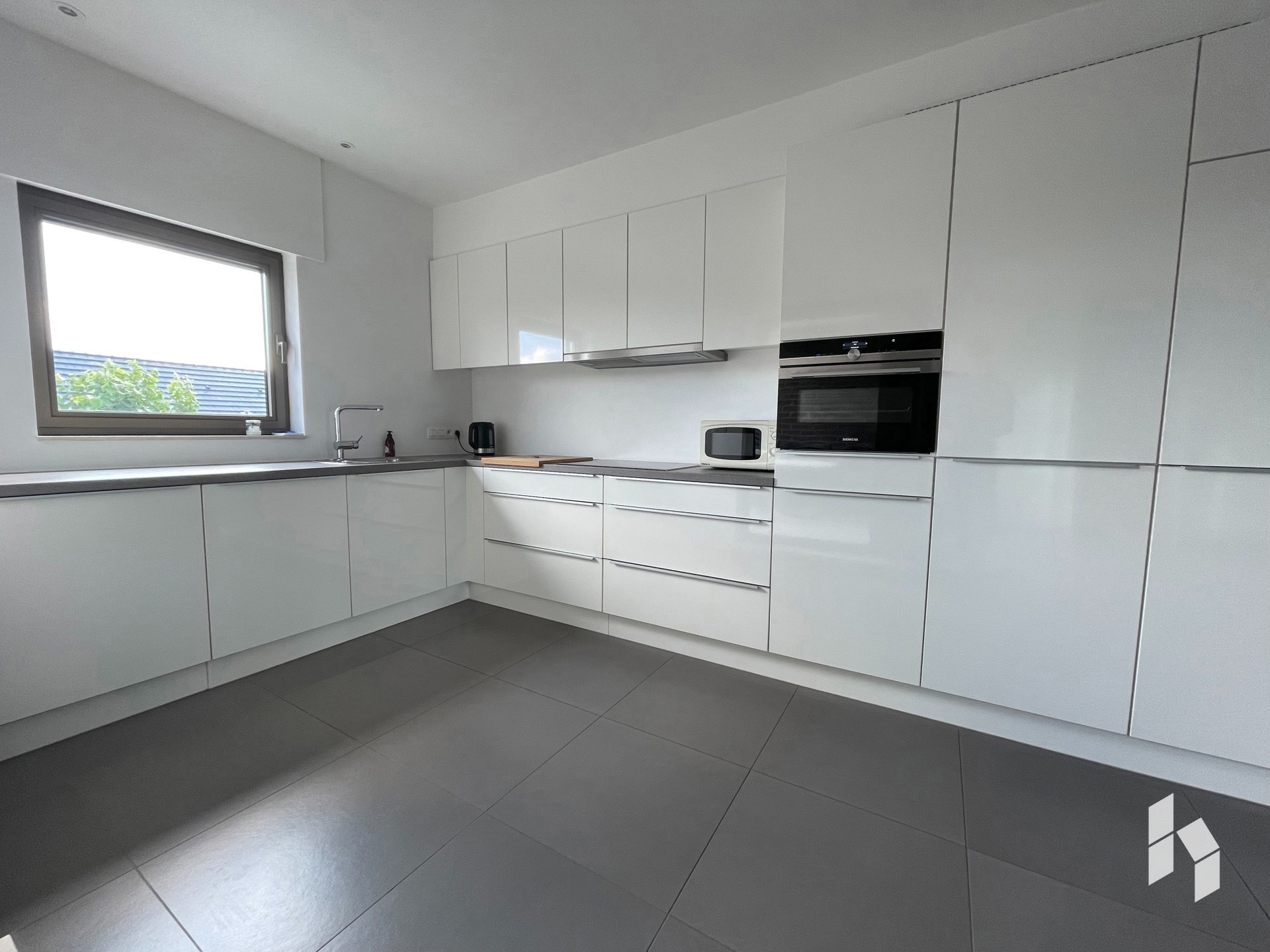 Zeer ruim duplex appartement in het centrum van Lommel! - foto 5