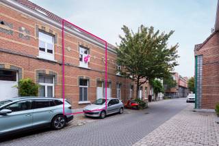 In de rustige, autoluwe Spaarstraat 24 in Antwerpen vind je dit instapklare en energiezuinige duplexappartement met EPC-label B (184 kWh/m²jaar). De woning werd in 2022 volledig gerenoveerd met oog voor kwaliteit en detail. Ze beschikt over een moderne keuken met kookeiland, een luxueuze badkamer met inloopdouche, twee ruime slaapkamers en een gezellig terras van 14 m². Dankzij de recente ketel, lage gemeenschappelijke kosten en gunstige ligging vlak bij Park Spoor Noord, winkels en openbaar vervoer, is dit een ideale plek voor wie rustig wil wonen in de stad.<br /><br />Verplichte vermeldingen:<br />- EPC: 184 kWh/m² - label B - geen renovatieverplichting<br />- P-score: A<br />- G-score: A<br />- Vg- Wche - Gmo- VKr - Vv