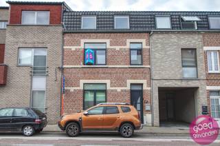 Instapklare, grondig gerenoveerde woning met 3 slaapkamers, 2 badkamers en zonnige tuin met terras.Op de Hasseltse Steenweg bevindt zich deze...