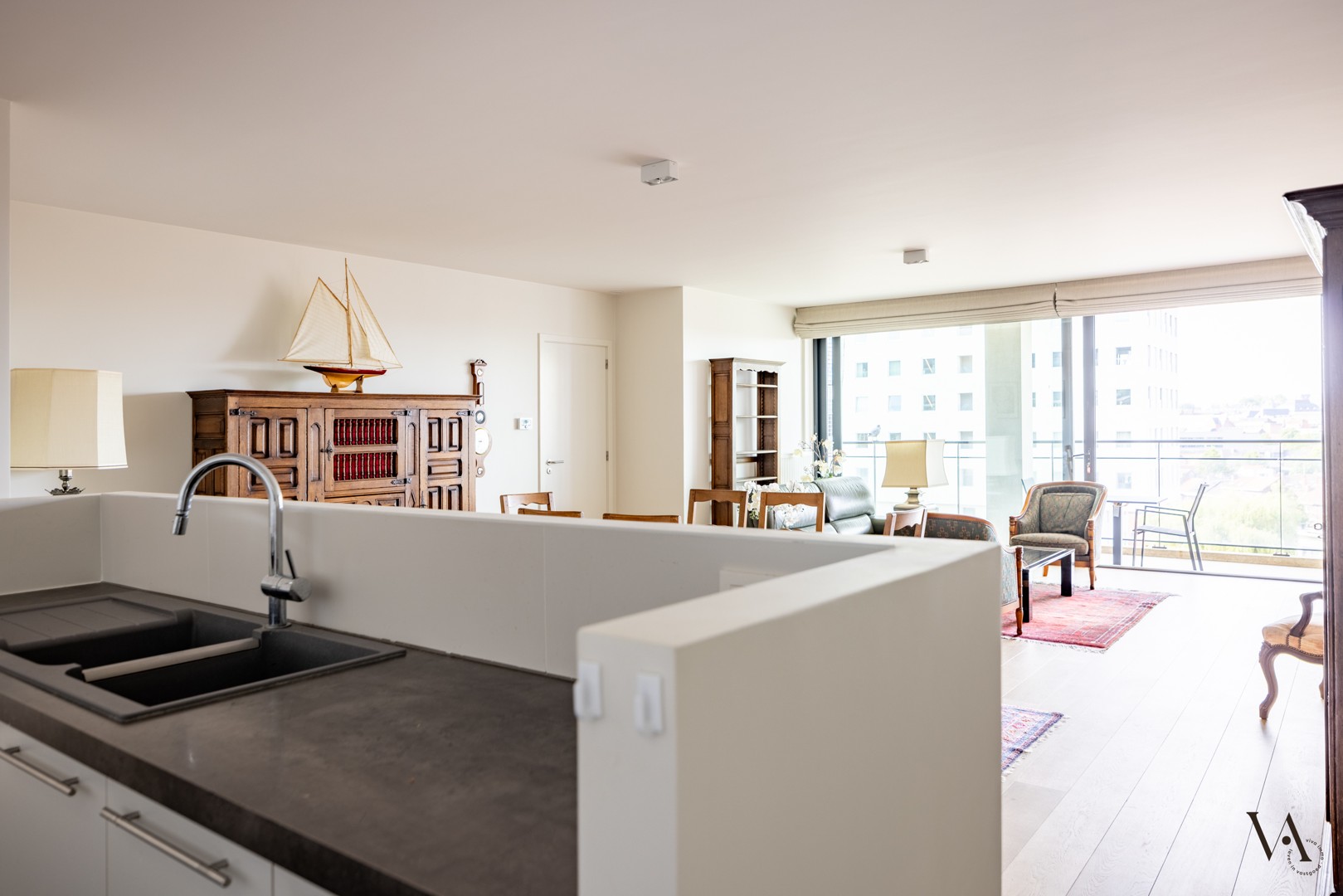 Ruim appartement met 2 slaapkamers en prachtig uitzicht over de jachthaven en het historische centrum - foto 5