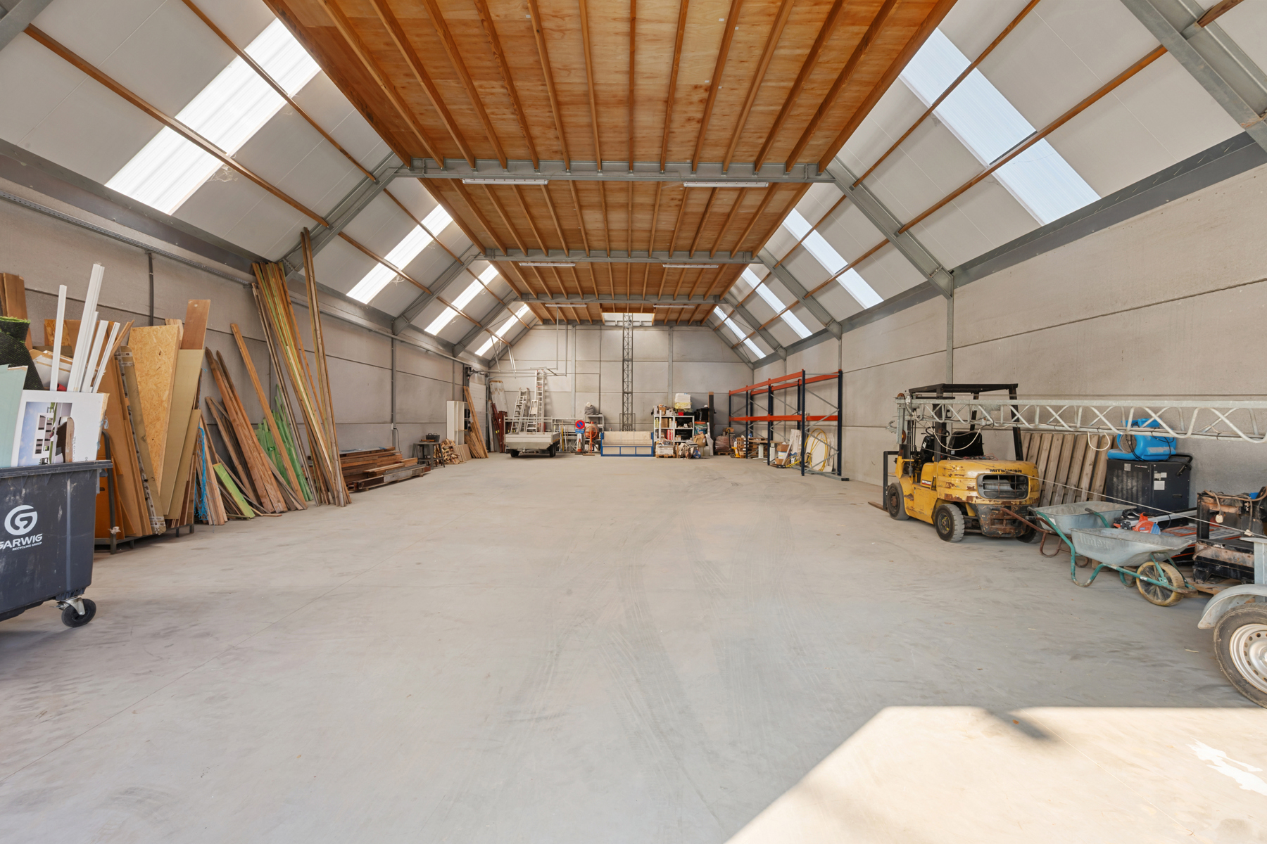 Ruime nieuwbouwloods (350 m2 én een tweede verdiep) in Kortemark  - foto 3