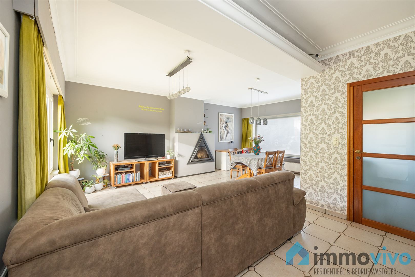 Charmante gezinswoning met zonnige tuin en garage in Hove. - foto 3