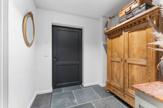 GERENOVEERDE STADSWONING IN HARTJE HARELBEKEVanafprijs: 299.000 euro Richtprijs: 330.000 euroINSTAPKLAAR WONEN MET STIJL EN COMFORTDeze volledig...