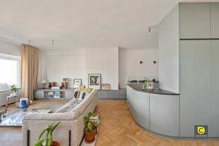 Lumière, luxe et caractère avec une vue magnifique sur Anvers Cet appartement élégant et prêt à l'emploi se trouve dans un emplacement de choix au...