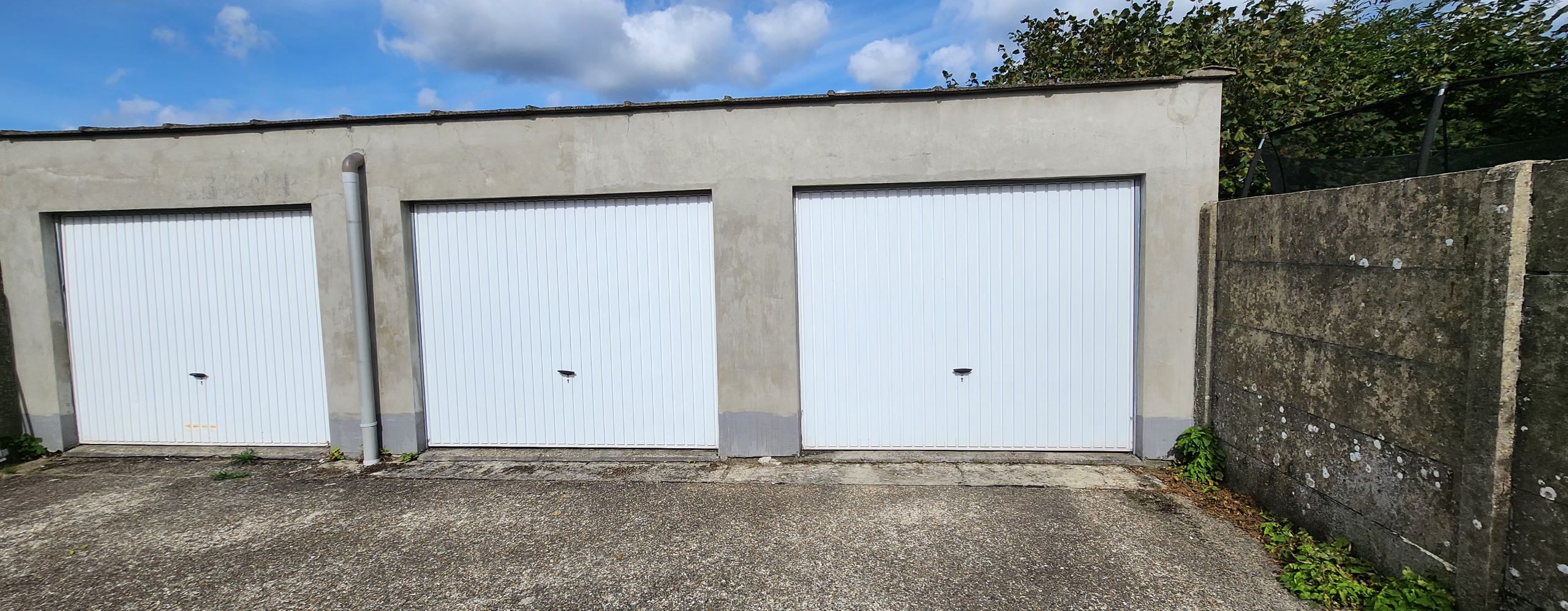 Mooi box in gesloten gebied..lengte 5m80Breed 3m hoogte 2m20 met electreciteit