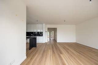 Dit gebouw onderging zopas een volledige renovatie van kop tot teen rekening houdend met de actuele EPB-eisen voor een renovatie. Je kan dus...