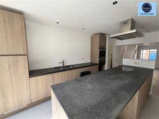 MAISON RÉNOVÉE AVEC 3 CHAMBRES ET JARDINPrix indicatif : 249 000 eurosCette maison rénovée est située à proximité des écoles, des commerces et des...