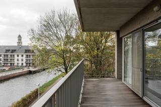 Subliem ingericht door Vincent Van Duysen en gelegen aan de oevers van de Durme, een mooi samenspel dat leidt tot een verrassend...