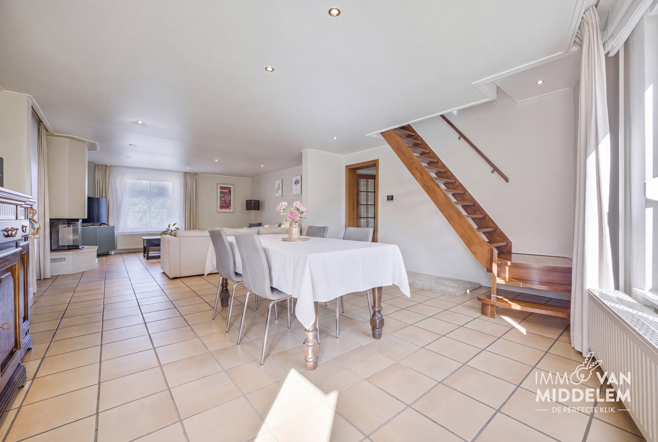 INSTAPKLARE WONING MET 4 KAMERS, TUIN EN GARAGE - foto 4