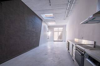 Dit instapklare appartement is gelegen in de Heirmanstraat 3-5 te Merksem, in een aangename en recent opgewaardeerde woonomgeving. Dankzij de...