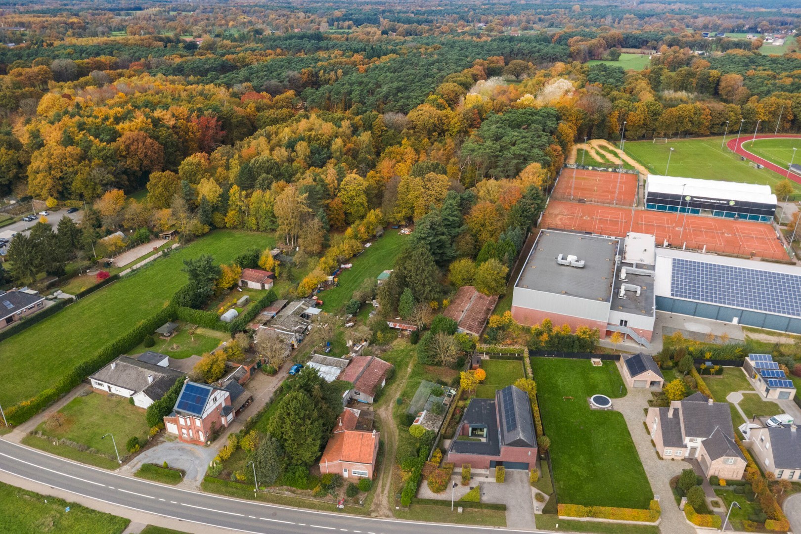 Te renoveren woning op een ruim perceel van 3600 m² nabij Meerhout-centrum - foto 2