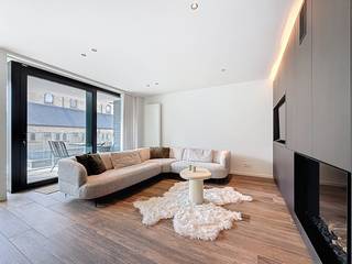 Dit exclusief afgewerkte en instapklare appartement werd ingericht met hoogwaardige materialen en oog voor detail. Gelegen op een toplocatie aan het Sint-Bernardusplein, vlak bij de Zeedijk van Nieuwpoort-Bad, geniet u van een prachtig zeezicht.<br />Het appartement omvat een inkomhal met aparte berging en gastentoilet, een badkamer met inloopdouche enkele wastafel en toilet, twee volwaardige slaapkamers. De lichtrijke woonkamer met open en volledig geïnstalleerde keuken geeft uit op het terras met zeezicht en een gunstige zuidwest oriëntatie. In de prijs is een privatieve kelderberging inbegrepen op niveau -1.<br />De residentie beschikt bovendien over een gemeenschappelijke fietsenberging. Daarnaast bestaat de mogelijkheid om een garagebox aan te kopen in het ondergrondse complex van Residentie Lectus 3, dat rechtstreeks verbonden is.