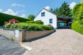 Deze woning werd opgetrokken in 1993 en bevindt zich op een toplocatie, (laatste huis van een doodlopende straat), omgeven door prachtige...