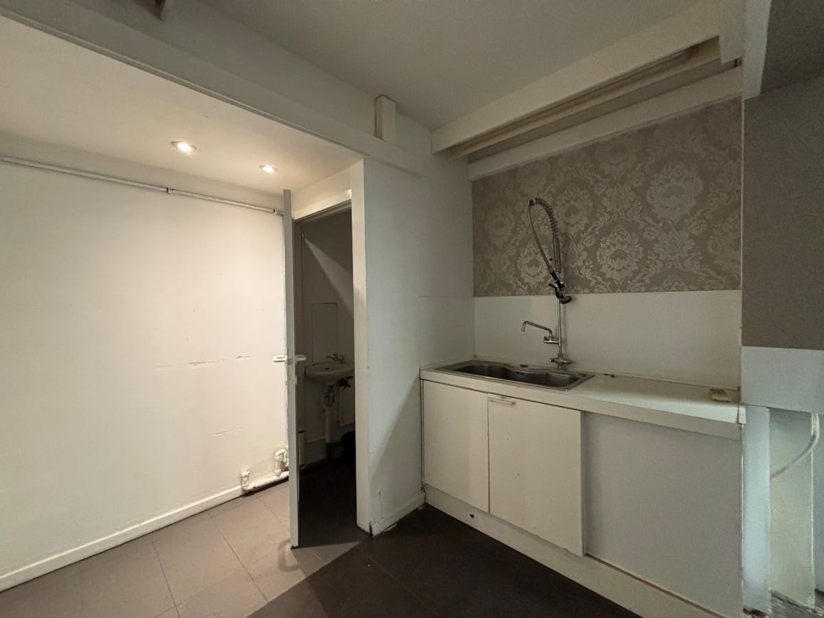 Commerciële winkelruimte te huur in hartje Hasselt – Galerij De Ware Vrienden - foto 2