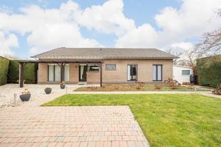 Welkom in deze mooi verzorgde woning gelegen in Heist-op-den-Berg! Deze laagbouwwoning biedt u een ideale combinatie van comfort en ruimte. De...