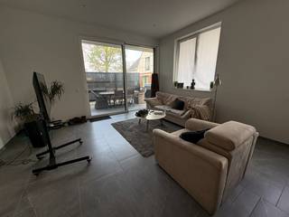 In het hart van Zulte bevindt zich dit aangename gelijkvloerse appartement dat comfort en praktische indeling perfect combineert. Dankzij de...