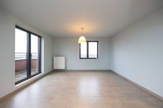 Instapklaar en Energiezuinig Dakappartement met Zuidgericht Terras en 2 ParkeerplaatsenOp de 6de en hoogste verdieping van een recente residentie...