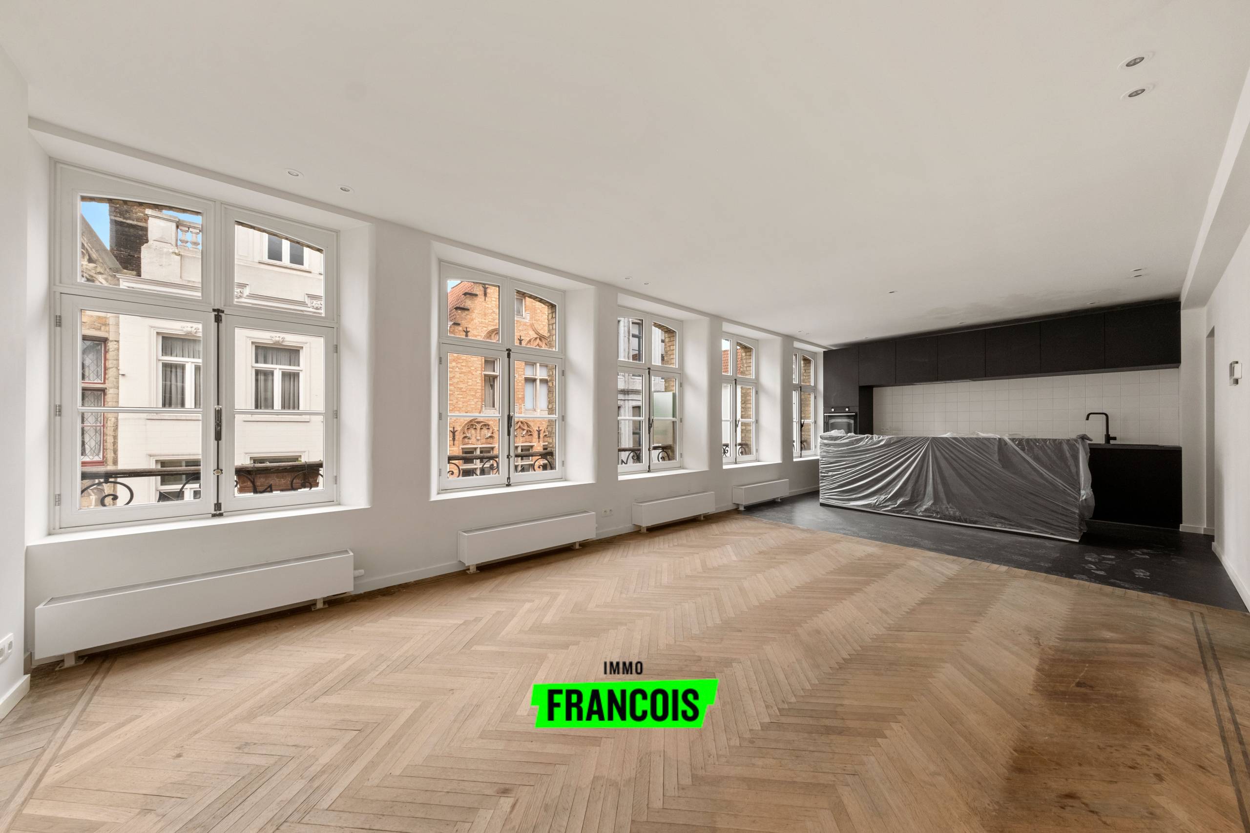 Gerenoveerd drieslaapkamer appartement te Brugge - foto 2