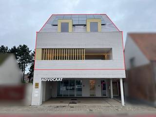 Dit hoogwaardige en luxueuze duplex-appartement is een absolute topper. Esthetisch én technisch. Dankzij geothermie en zonnepanelen biedt het...