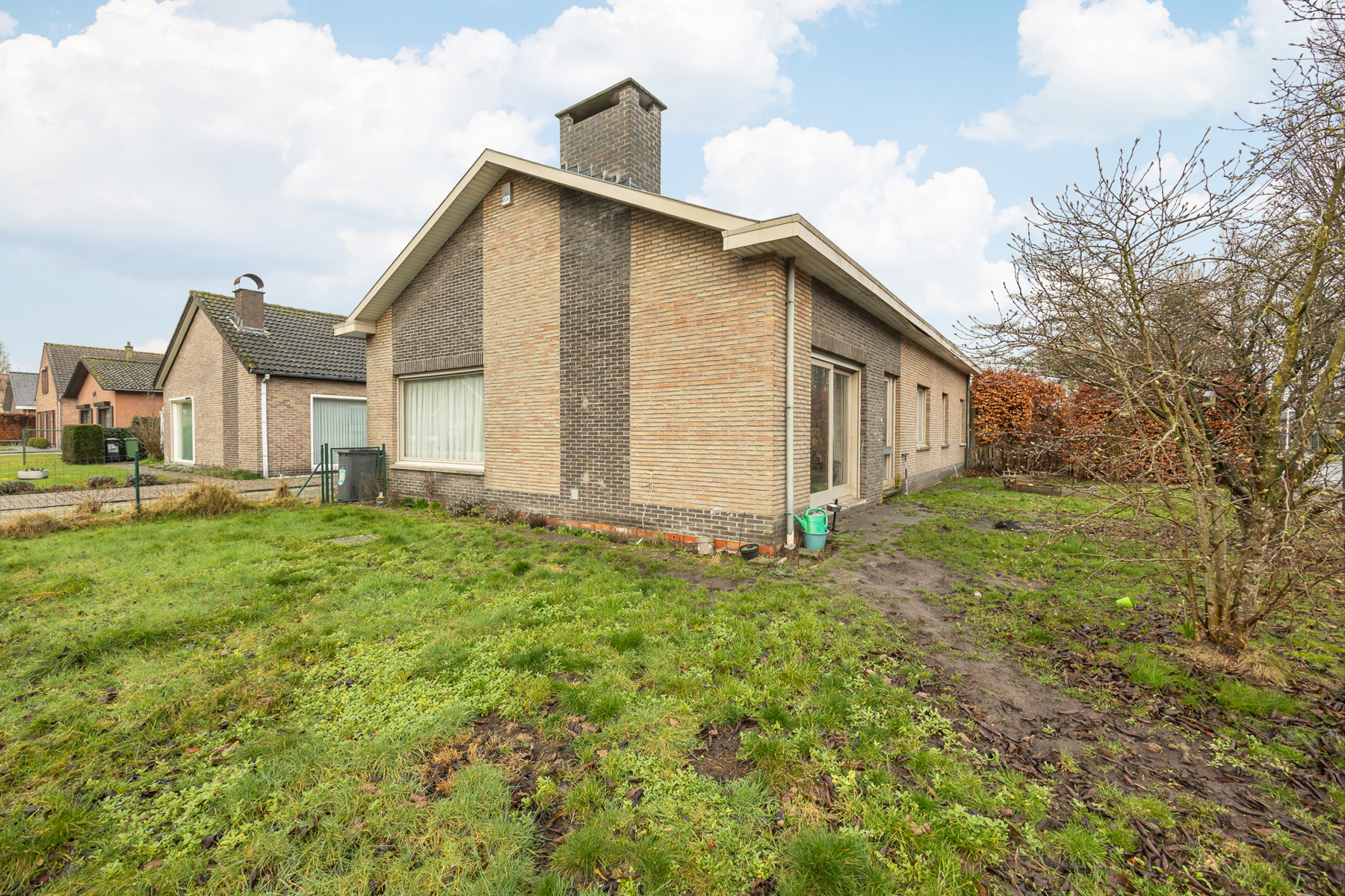 Leuke laagbouwwoning met 3 slaapkamers, oprit en tuin - foto 5