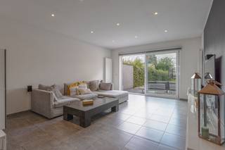 Maison familiale rénovée en 2016 – prête à emménagerSituée dans une rue calme à Dilbeek, à proximité de Bruxelles, Erasmus, écoles, commerces et axes...