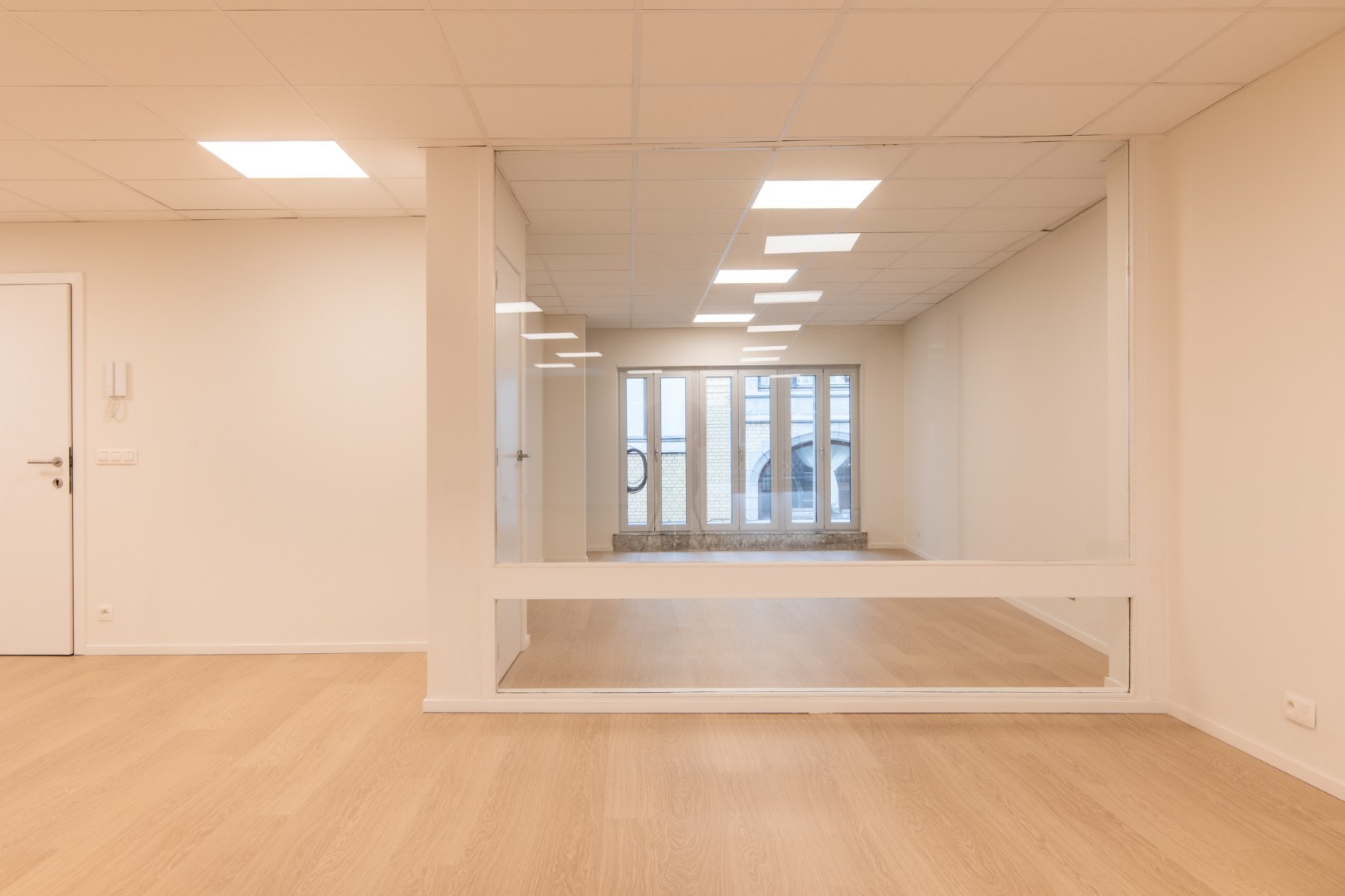 Volledig gerenoveerde kantoorruimte - foto 5