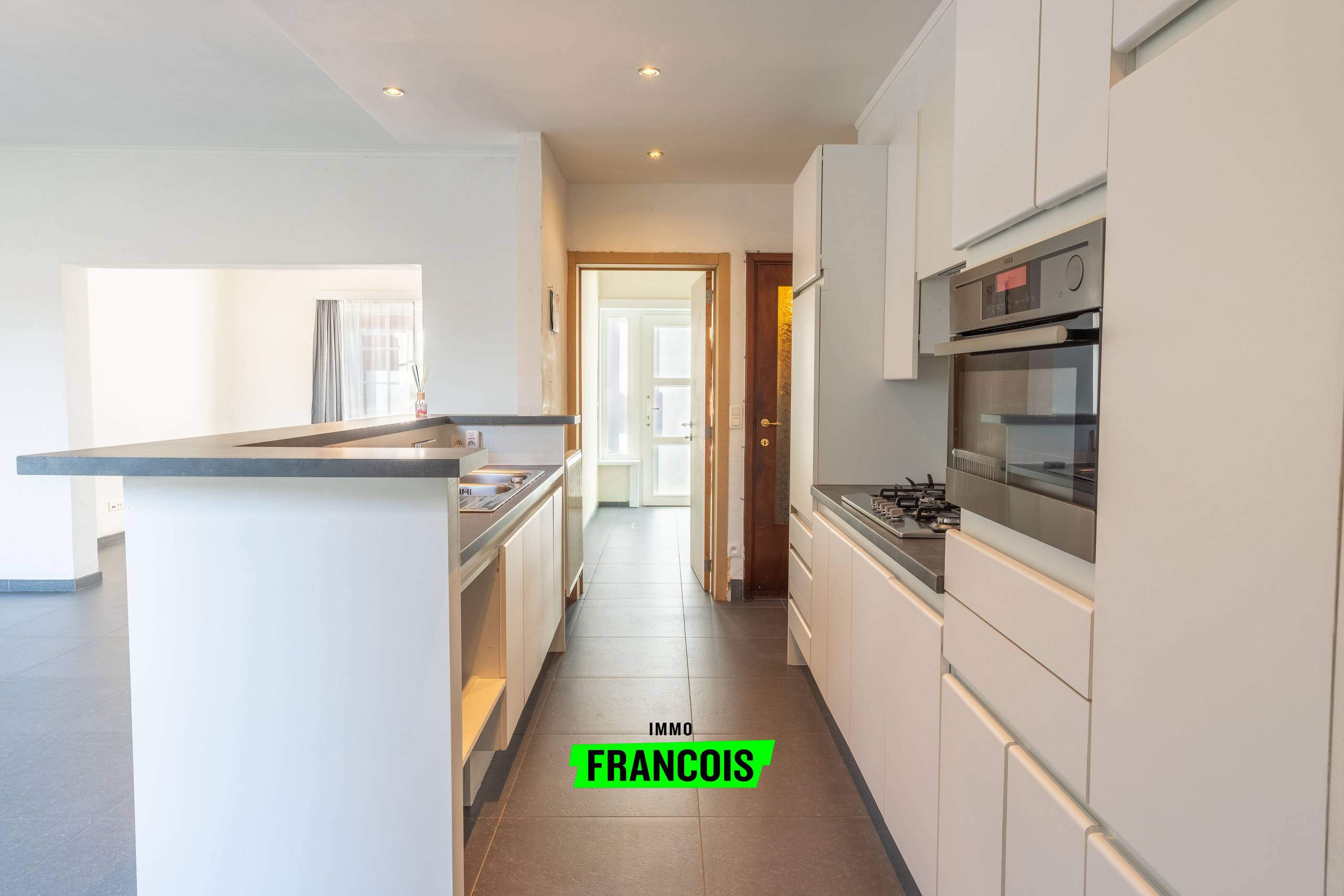 Instapklare woning met 3 slaapkamers en garage te Sint-Kruis - foto 5