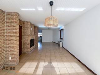 Zeer centraal gelegen huurwoning in het centrum van Eeklo. Deze stevig gebouwde woning werd opgetrokken in 1988 en is voorzien van 3 slaapkamers en...