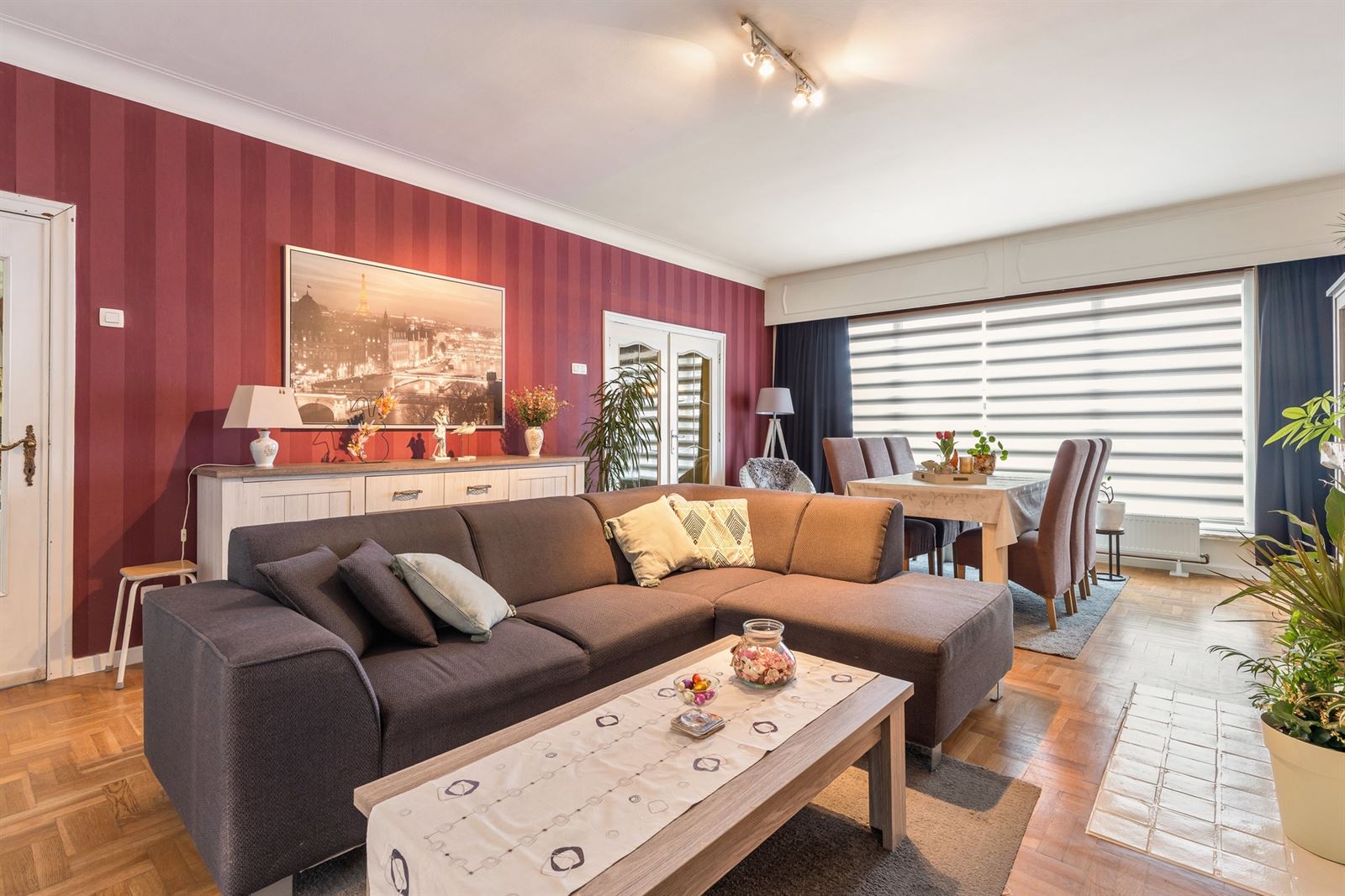 Centraal gelegen, deels gerenoveerde woning met uitbreidingsmogelijkheden! - foto 4